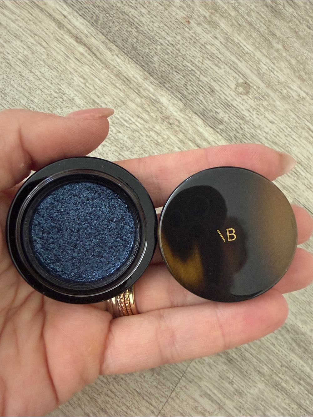 Victoria Beckham crystal infused eye shadow in midnight